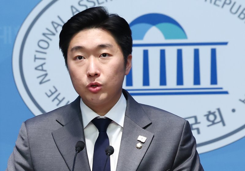 김용만 더불어민주당 의원. 2025.2.17/뉴스1 ⓒ News1 김민지 기자