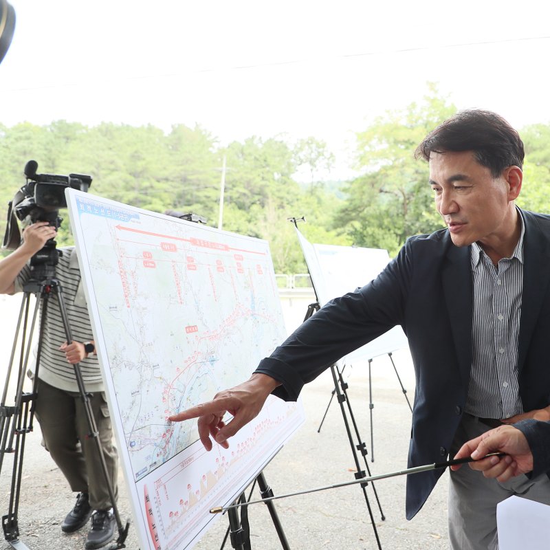 김진태 강원도지사가 30일 제2경춘국도 사업장 방문, 원주지방국토관리청과 연내 발주 계획을 협의했다. 강원자치도 제공
