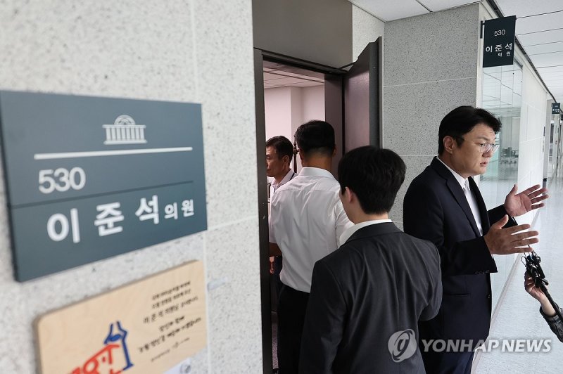 김건희특검, 이준석 의원실 2차 압수수색서 '한동훈' 검색