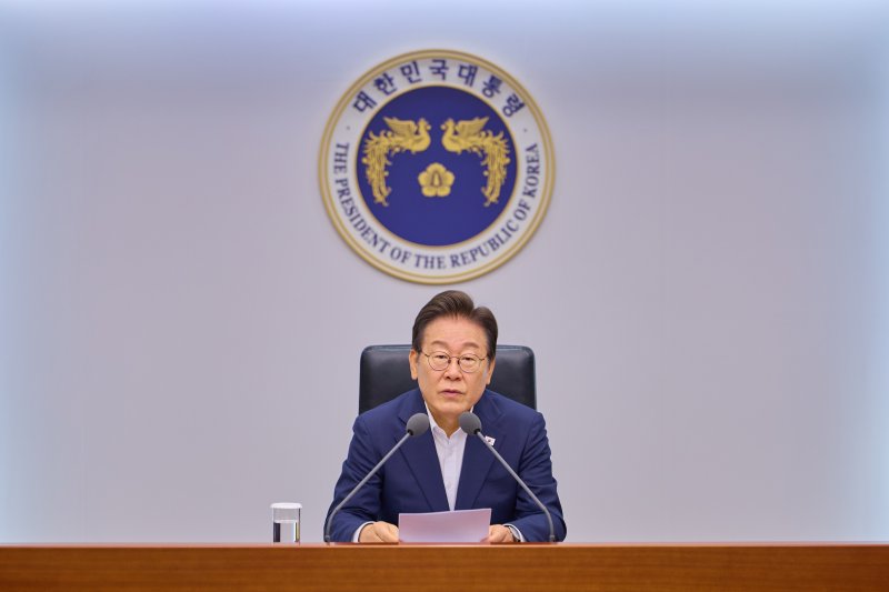 이재명 대통령이 30일 서울 용산 대통령실 청사에서 열린 비상경제점검 태스크 포스(TF) 3차 회의에서 발언을 하고 있다. (대통령실 제공. 재판매 및 DB금지) 2025.7.30/뉴스1 ⓒ News1 이재명 기자