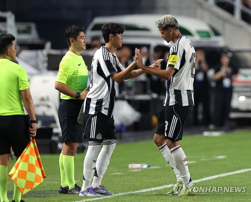 교체 투입 되는 박승수 (출처=연합뉴스)