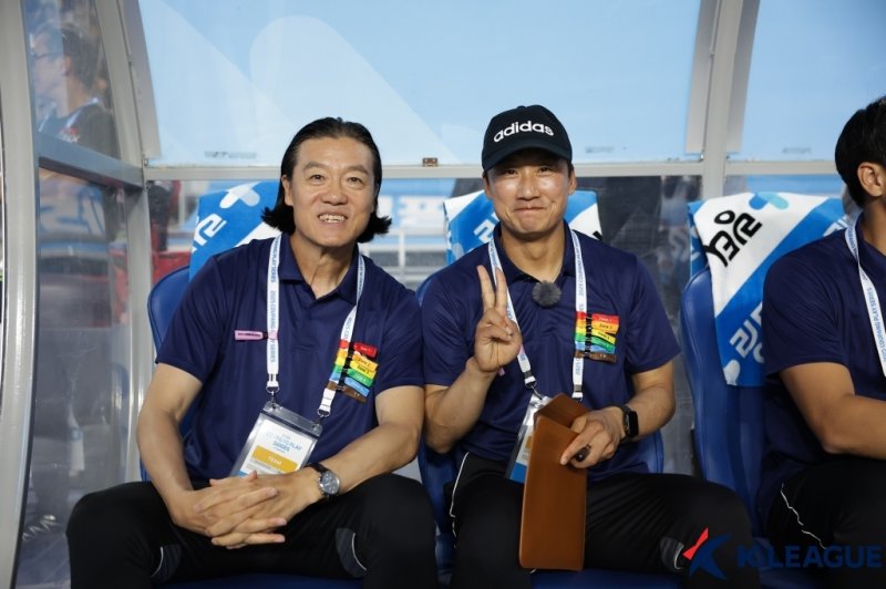 김판곤 감독과 이정효 감독 (출처=연합뉴스)