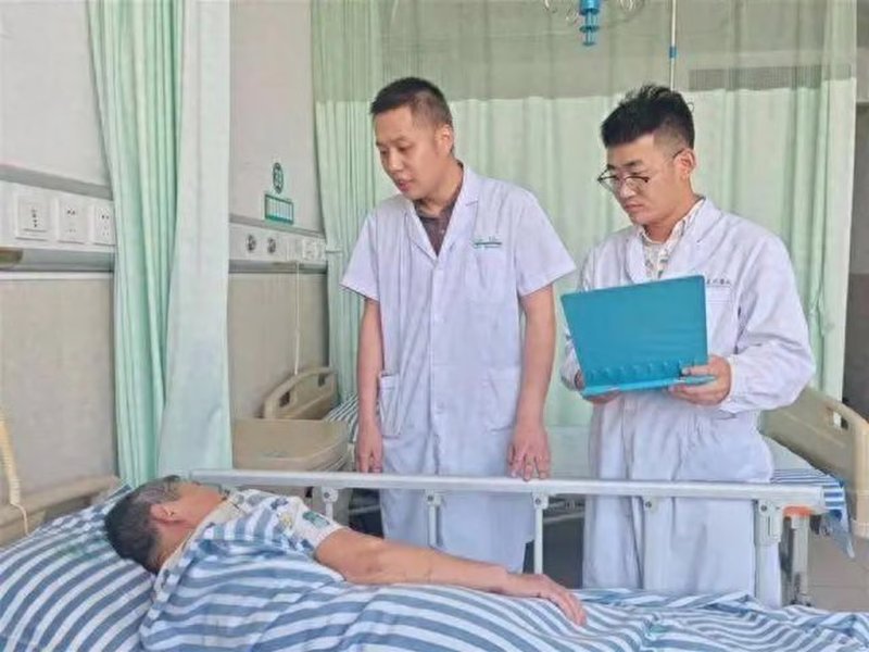 돌 위에 10초 앉았다가 엉덩이 화상 입은 女, 상태가..