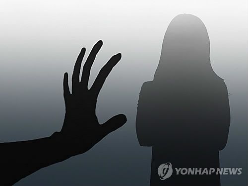 20대男, 버스 옆자리에 잠든 女 가슴에 손을..