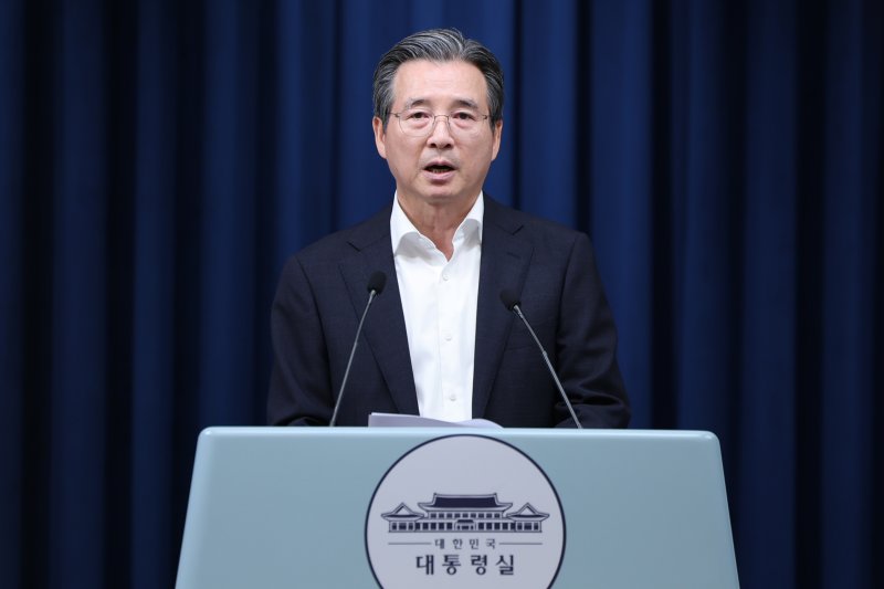 (서울=뉴스1) 이재명 기자 = 김용범 정책실장이 31일 서울 용산 대통령실 청사에서 한미 관세 협상 타결 관련 브리핑을 하고 있다. 2025.7.31/뉴스1 /사진=뉴스1화상