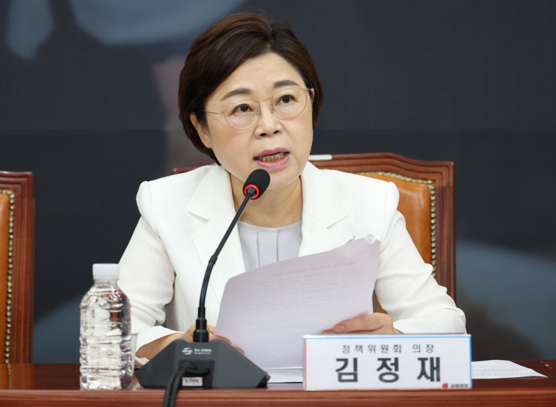 [서울=뉴시스] 김금보 기자 = 김정재 국민의힘 정책위의장이 31일 오전 서울 여의도 국회에서 열린 비상대책위원회의에서 발언을 하고 있다. 2025.07.31. kgb@newsis.com