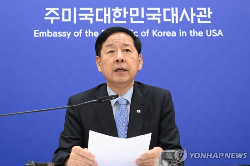 구윤철 부총리가 30일(현지시간) 미국 워싱턴DC 주미국대한민국대사관에서 미국과의 무역협상 결과에 대해 설명하고 있다. 연합뉴스