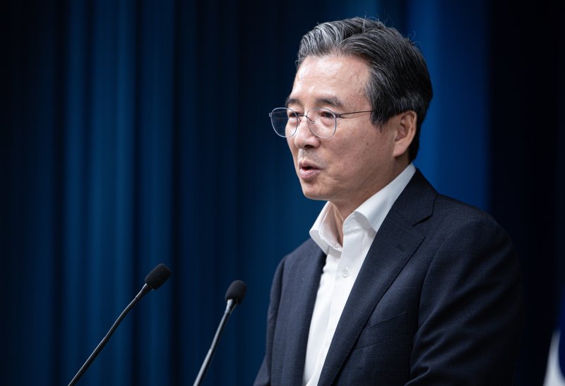김용범 정책실장이 31일 서울 용산 대통령실 청사에서 한미 관세 협상 타결 관련 브리핑을 하고 있다. 2025.7.31/뉴스1 ⓒ News1 이재명 기자