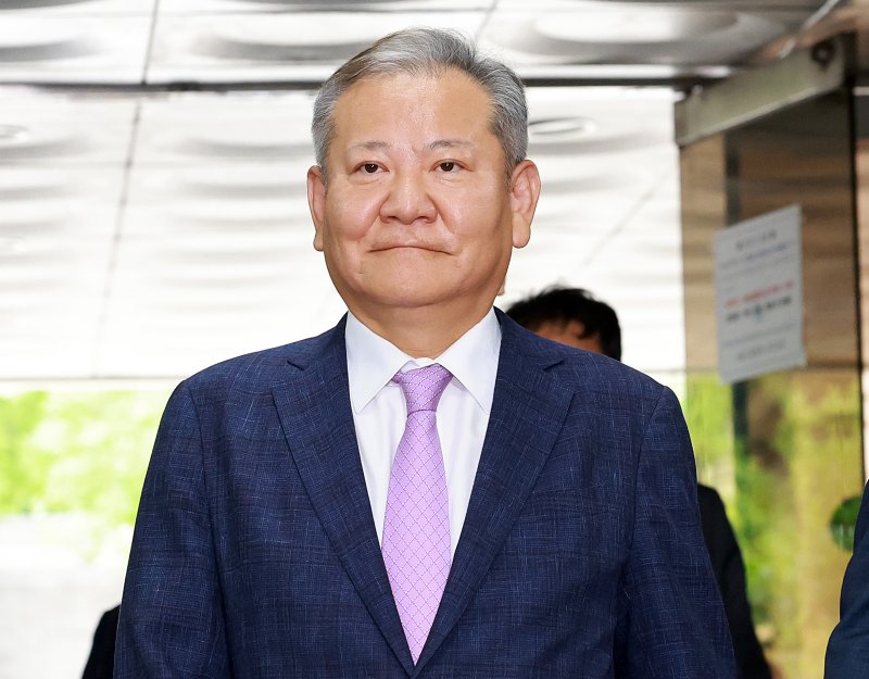 내란중요임무종사, 직권남용 권리행사방해, 위증 혐의를 받는 이상민 전 행정안전부 바카라사이트 주사위이 31일 오후 서울 서초구 서울중앙지방법원에서 열린 바카라사이트 주사위 전 피의자 심문(영장실질심사)에 출석하고 있다. /사진=뉴시스