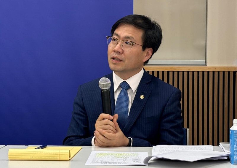 [워싱턴=뉴시스] 이윤희 특파원 = 여한구 산업통상자원부 통상교섭본부장이 30일(현지 시간) 미국 워싱턴 주미 한국대사관에서 한미 통상협의 결과 브리핑에서 발언하고 있다. 2025.07.31 sympathy@newsis.com
