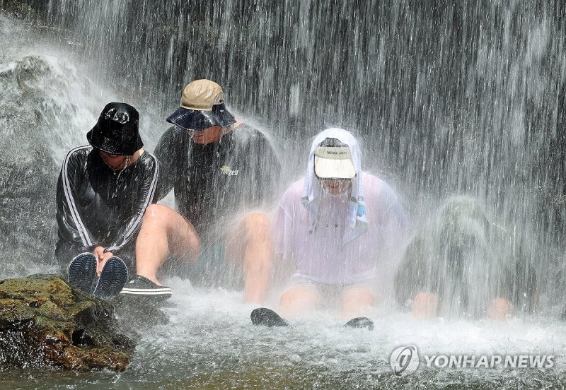 '불볕더위 잊었어요' (출처=연합뉴스)