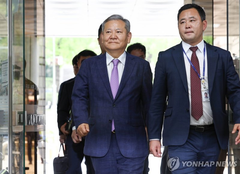 중앙지법 향하는 이상민 전 장관 (출처=연합뉴스)