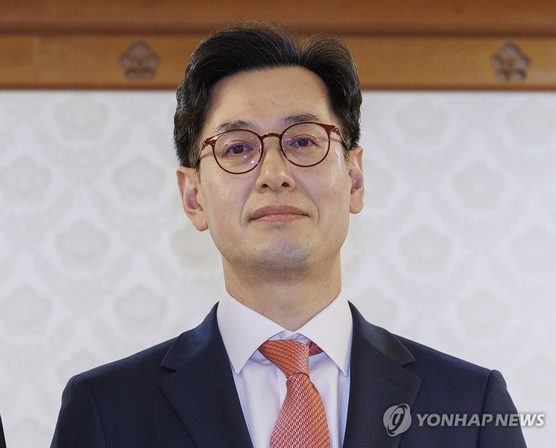 임명장 받은 손영택 총리 비서실장 (출처=연합뉴스)