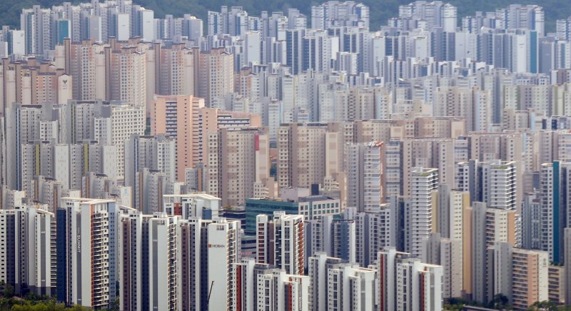 서울 송파구 롯데월드타워 전망대 서울스카이에서 바라본 아파트 단지 모습. 2025.7.23/뉴스1 ⓒ News1 오대일 기자