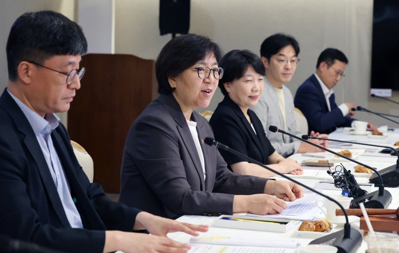 정은경 보건복지부 장관이 31일 서울 종로구 정부서울청사에서 열린 제77차 중앙생활보장위원회 회의에서 발언을 하고 있다. 2025.7.31/뉴스1 ⓒ News1 임세영 기자