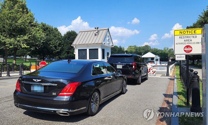 트럼프와 면담하기 위해 백악관 들어가는 한국 통상협상단 (출처=연합뉴스)