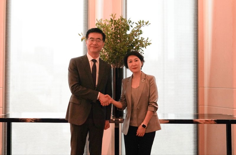[서울=뉴시스] 이재웅 인기있는바카라사이트 대변인과 마오닝 중국 인기있는바카라사이트 대변인. (사진=인기있는바카라사이트 제공) 2025.07.31 *재판매 및 DB 금지