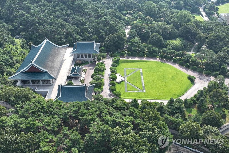 대통령 집무실 복귀 준비 시작하는 청와대 (출처=연합뉴스)