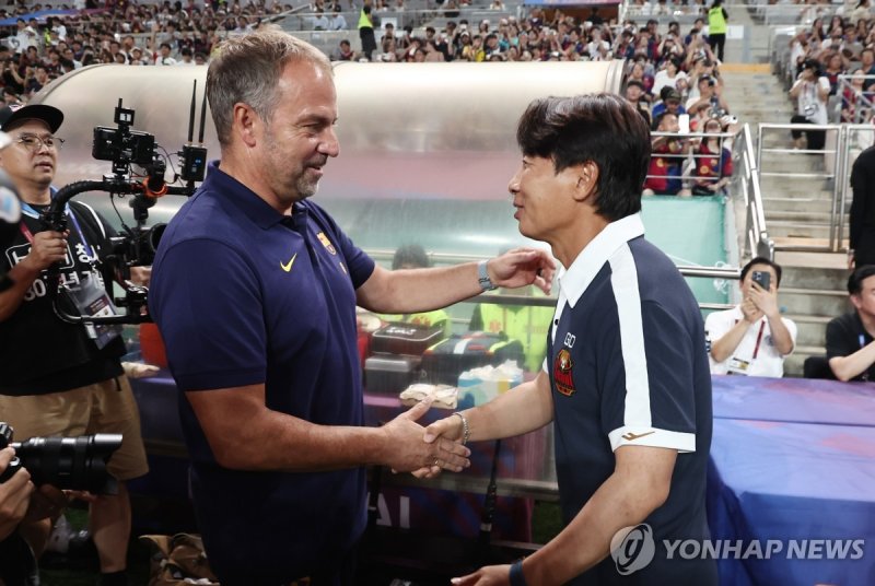 김기동 감독과 플리크 감독 (출처=연합뉴스)