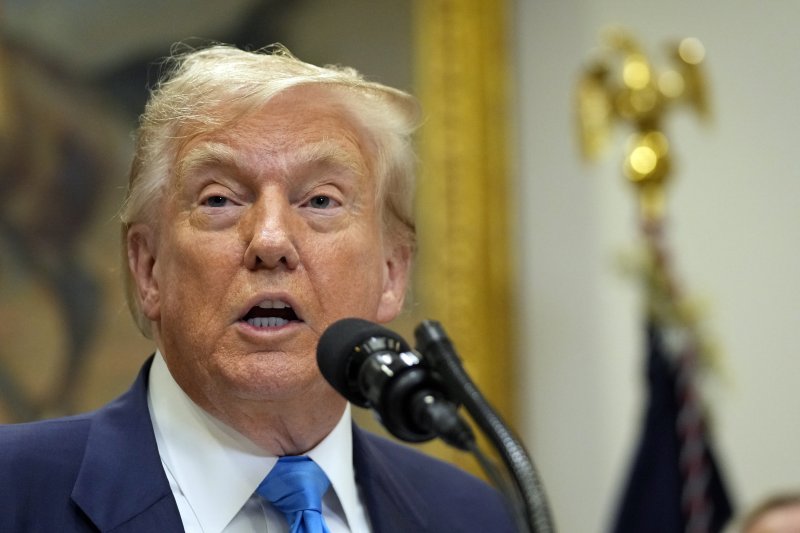 [워싱턴=AP/뉴시스]도널드 트럼프 미국 대통령이 30일(현지 시간) 백악관 루즈벨트룸에서 연설하고 있다. 2025.07.31.