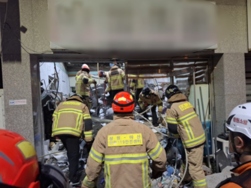 7월 31일 경남 라이브 바카라시 마산회원구 양덕동 라이브 바카라 붕괴 사고 현장.(라이브 바카라소방본부 제공. 재판매 및 DB 금지)