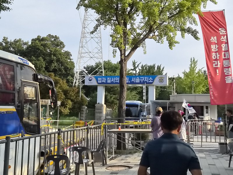 민중기 특별검사팀(김건희 특검팀)이 윤석열 전 대통령을 상대로 강제구인 절차에 돌입하는 1일 오전 경기 의왕시 스피드 바카라 사이트 앞 모습. 2025.8.1/뉴스1 ⓒ News1 김기현 기자