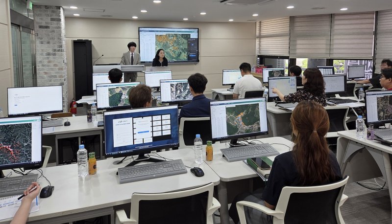 [안동=뉴시스] 안동시가 본격적인 이재민 통합지원시스템 운영을 앞두고 사용자 교육을 실시하고 있다. (사진=안동시 제공) 2025.08.01. photo@newsis.com *재판매 및 DB 금지