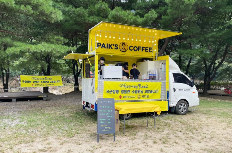 더본코리아가 가평군 수해 복구 현장에 자원봉사자들을 위해 지원한 '커피트럭'.(더본코리아 제공)