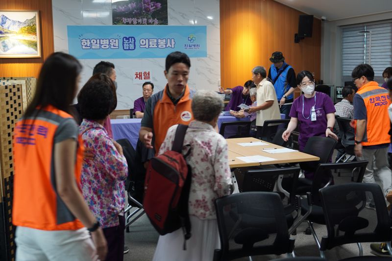 한국전력이 지난 31일 전력망 건설 경과지역인 강원 정선과 평창지역에서 주민들을 대상으로 무료 건강검진을 진행했다. 한전 제공