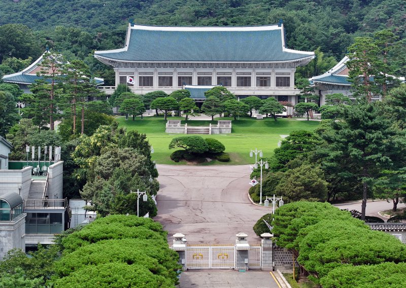 이재명 대통령이 청와대로 집무실 복귀를 예고한 가운데 오는 8월 1일부터 보안·안전 점검 등 준비작업을 위해 관람이 임시 중단된다. 사진은 31일 서울 종로구 세종로 청와대 본관. 2025.7.30/뉴스1 ⓒ News1 김진환 기자