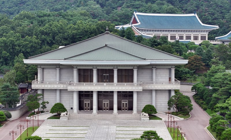 이재명 대통령이 청와대로 집무실 복귀를 예고한 가운데 오는 8월 1일부터 보안·안전 점검 등 준비작업을 위해 관람이 임시 중단된다. 사진은 30일 서울 종로구 세종로 청와대 영빈관. 2025.7.30/뉴스1 ⓒ News1 김진환 기자