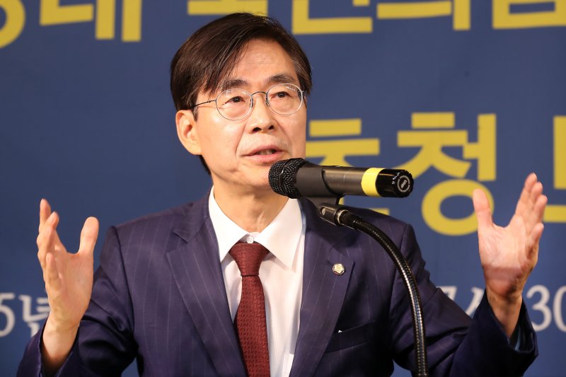 조경태 국민의힘 당대표 선거 후보가 1일 오전 대구 남구 이천동 대구아트파크에서 열린 아시아포럼21 초청토론회에 참석해 언론인 질문에 답하고 있다. 2025.8.1/뉴스1 ⓒ News1 공정식 기자