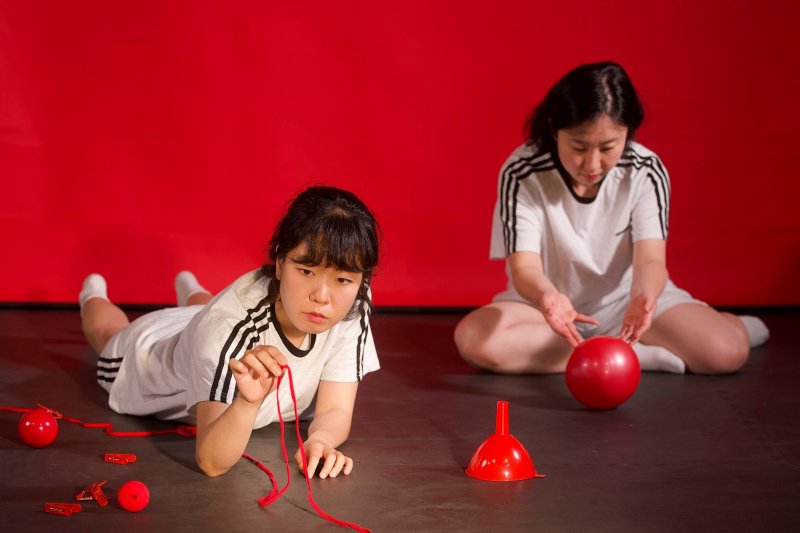 작은극장H가 선보이는 '우리의 빨강'(한국문화예술위원회 제공)