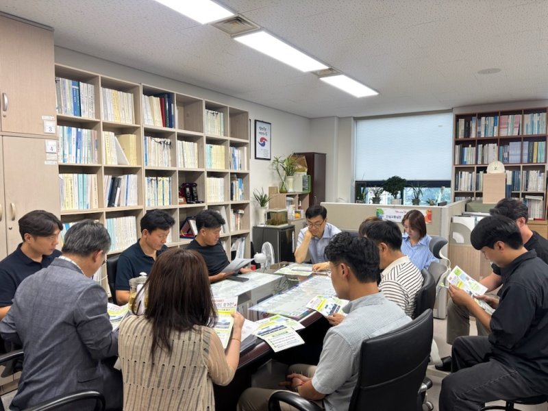 ‘찾아가는 청렴 활동’ 모습. (계룡시 제공.재판매 및 DB금지)/뉴스1