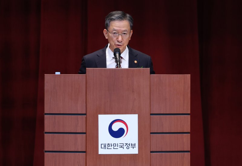 정성호 신임 법무부 장관이 지난달 21일 오전 경기 과천시 정부과천청사에서 열린 취임식에서 취임사를 하고 있다. /사진=뉴스1