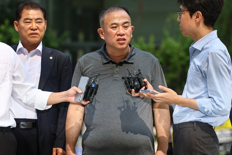 '공천개입 의혹' 명태균, 김건희 특검 2차 출석..."낱낱이 밝히겠다"