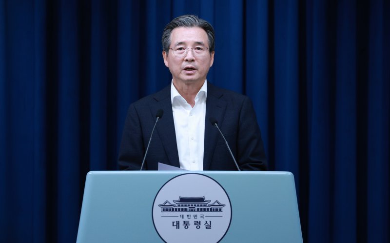[서울=뉴시스] 고범준 기자 = 김용범 정책실장이 31일 서울 용산 대통령실 청사에서 한국형 차세대 전력망 관련 브리핑을 하고 있다. 2025.07.31. bjko@newsis.com