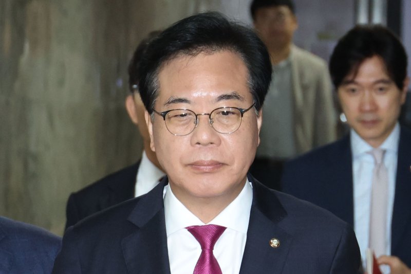 송언석 국민의힘 비상대책위원장 겸 원내대표가 1일 오전 서울 여의도 국회에서 열린 원내대책회의에 참석하고 있다. 2025.8.1/뉴스1 ⓒ News1 이광호 기자