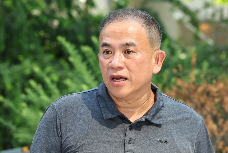 [서울=뉴시스] 최진석 기자 = 공천개입 의혹 및 여론조사 조작 의혹을 받고 있는 명태균 씨가 1일 서울 종로구 김건희 특검팀(특별검사 민중기) 사무실로 소환되어 출석하고 있다. 2025.08.01. myjs@newsis.com