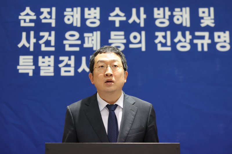 [서울=뉴시스] 황준선 기자 = 정민영 순직 해병 특검팀 특검보가 7일 오전 서울 서초구 이명현 순직 해병 특별검사 사무실에서 정례 브리핑을 하고 있다. 2025.07.07. hwang@newsis.com