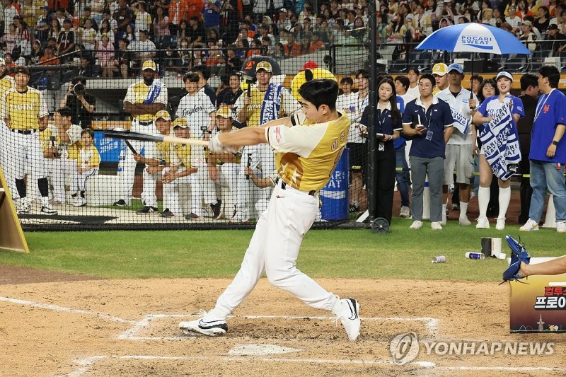 홈런 더비 타격하는 이주형 (출처=연합뉴스)