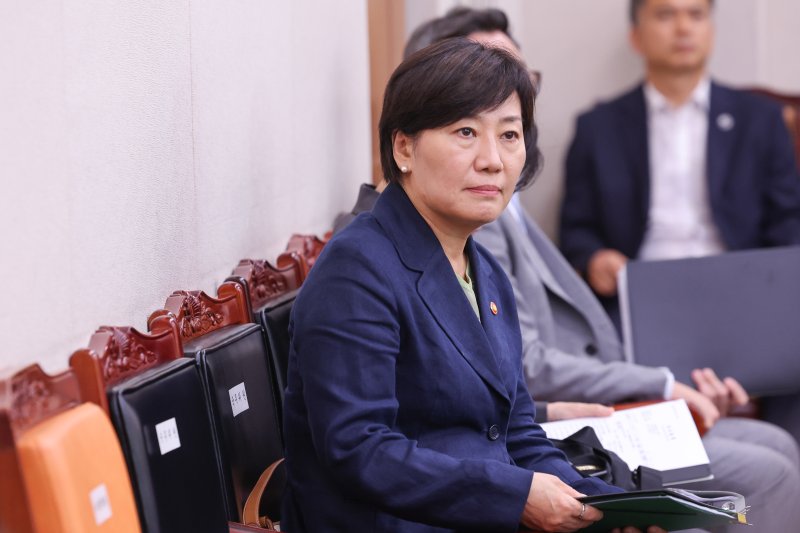 송미령 농림축산식품부 장관이 22일 오후 서울 여의도 국회에서 열린 법제사법위원회 제427회국회(임시회) 제4차 전체회의에 출석하고 있다. 2025.7.22/뉴스1 ⓒ News1 안은나 기자