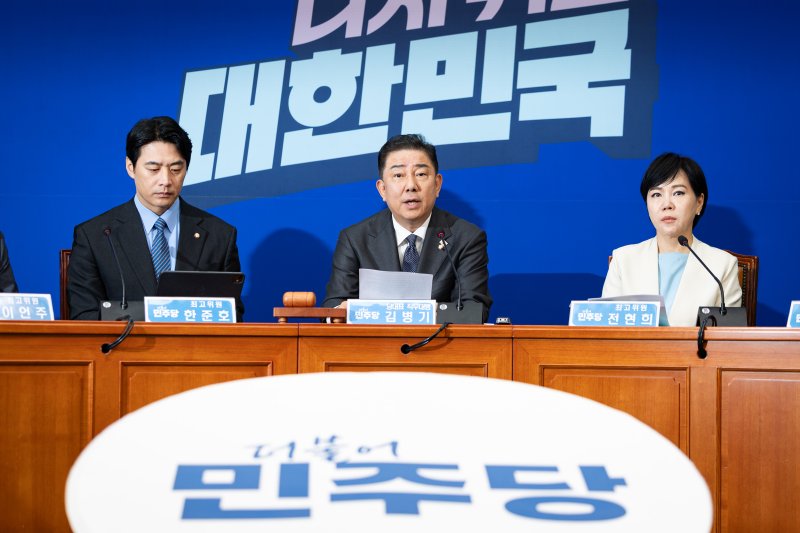 김병기 더불어민주당 대표 직무대행 겸 원내대표가 1일 서울 여의도 국회에서 열린 최고위원회의에서 모두 발언을 하고 있다. 2025.8.1/뉴스1 ⓒ News1 유승관 기자