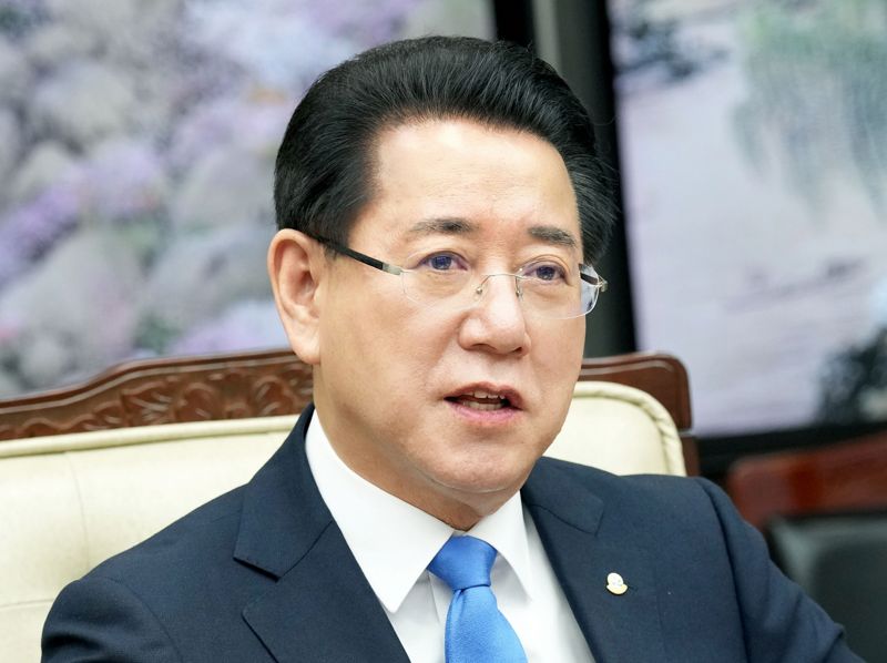 김영록 전남도지사는 1일 "정부의 한국형 차세대 전력망 구축 계획과 차세대 전력망 혁신기지 전남 구축 발표를 환영하며, 전남도는 대한민국 에너지 수도를 향한 걸음에 더욱 속도를 내겠다"라고 밝혔다. 전남도 제공