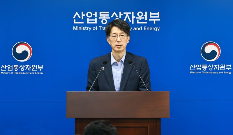 [서울=뉴시스] 서가람 산업통상자원부 무역정책관이 1일 정부세종청사에서 2025년 6월 수출입 동향 브리핑을 하고 있다. (사진=산업통상자원부 제공) 2025.07.01. photo@newsis.com *재판매 및 DB 금지