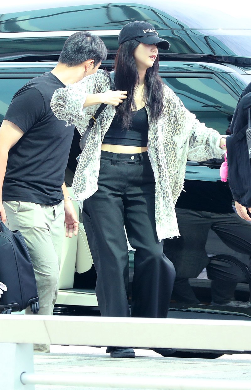 파리로 떠나는 블랙핑크 제니-지수, 드레스코드는 '블랙' [뉴시스Pic]