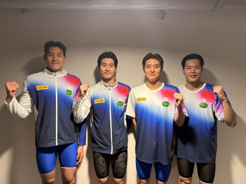 남자 계영 800m 대표팀. 왼쪽부터 김영범, 황선우, 김우민, 이호준. (출처=연합뉴스)