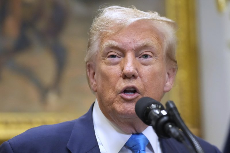 [워싱턴=AP/뉴시스]도널드 트럼프 미국 대통령이 30일(현지 시간) 백악관 루즈벨트룸에서 연설하고 있다. 2025.07.31.