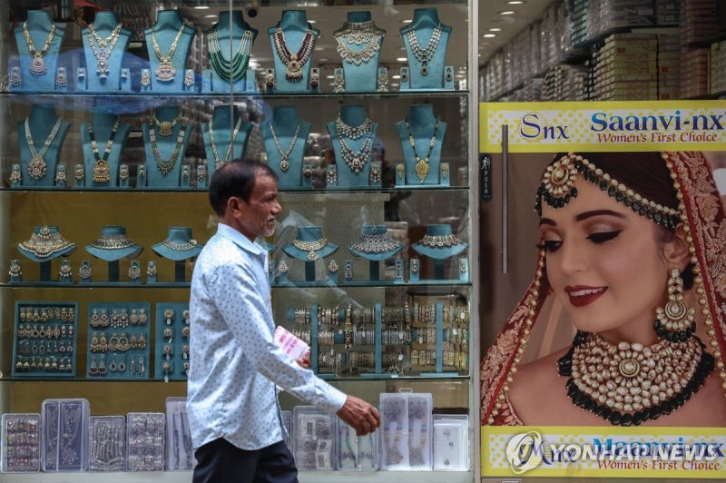 인도 뭄바이 보석 가게 (출처=연합뉴스)
