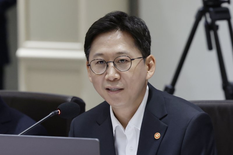 [서울=뉴시스] 최동준 기자 = 배경훈 과학기술정보통신부 장관이 22일 서울 용산 대통령실 청사에서 열린 국무회의에서 인사말을 하고 있다. 2025.07.22. photocdj@newsis.com